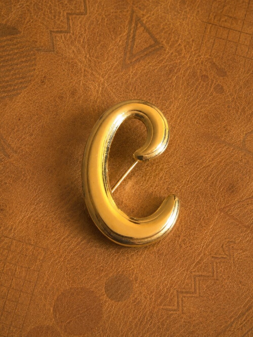 Letter "C" Cursive Monogram Initial Gold Tone Vintage 1980's Brooch Lapel Pin
